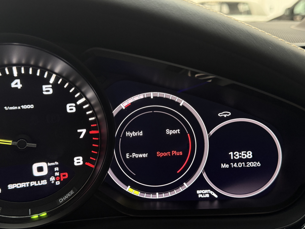 Porsche Panamera — 26