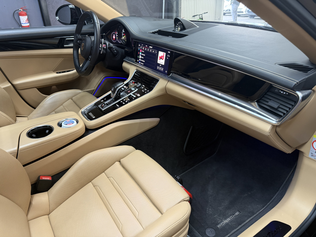 Porsche Panamera — 12