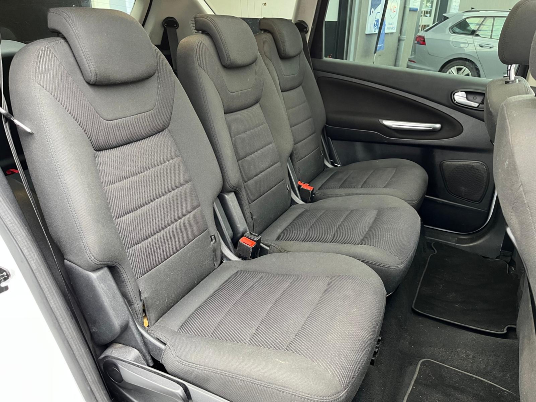 Ford S-Max — 7