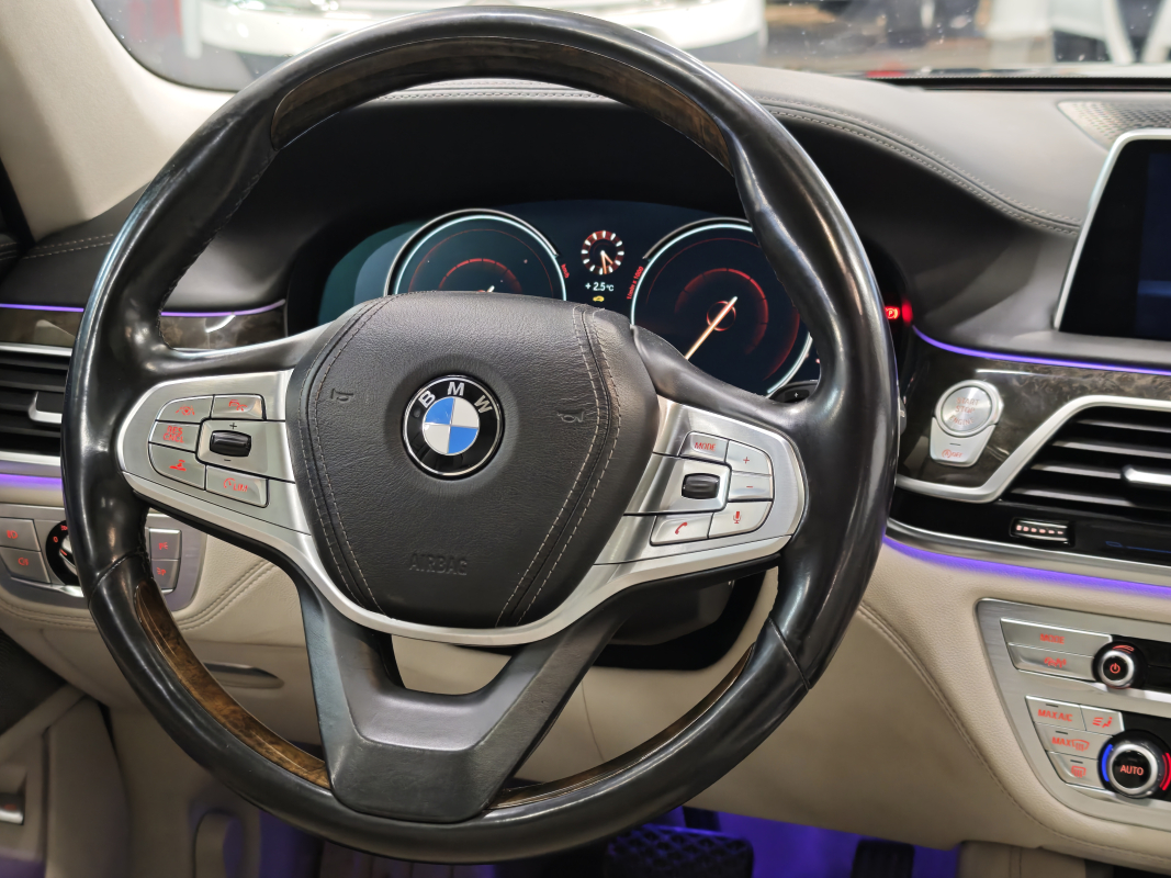 Bmw Série 7 — 24