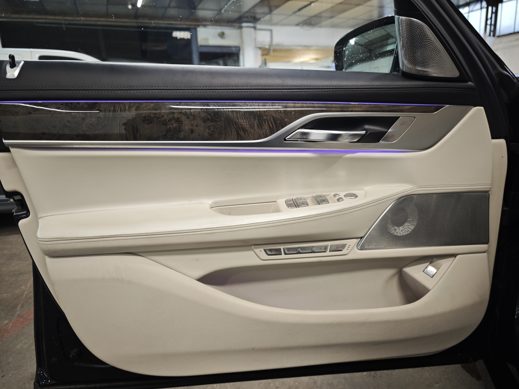 Bmw Série 7 — 30