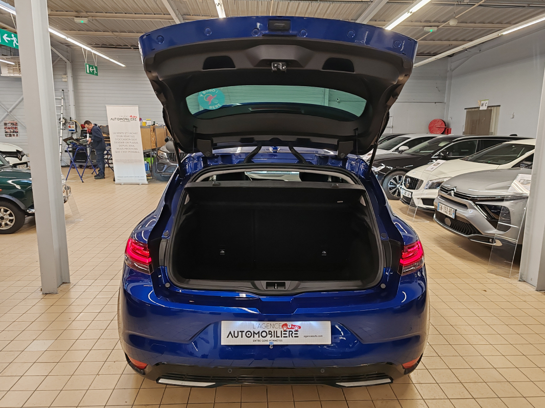 Renault Megane — 5
