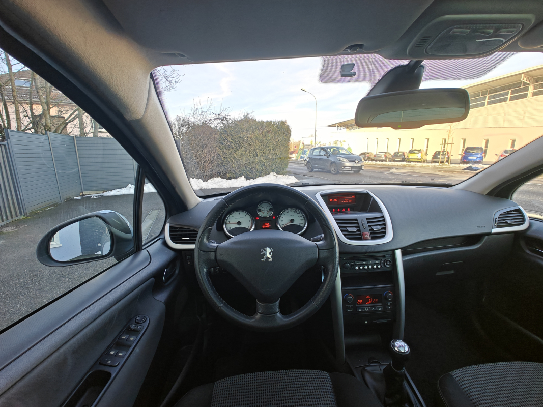 Peugeot 207 — 15