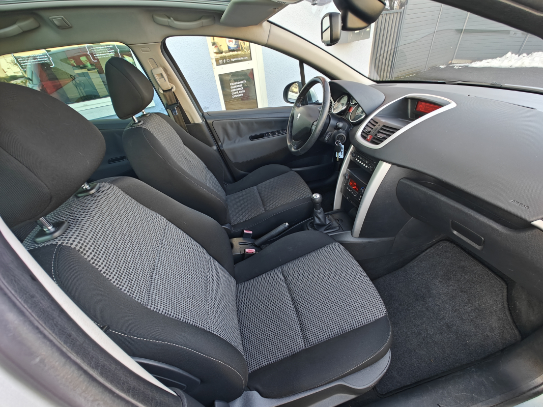 Peugeot 207 — 12