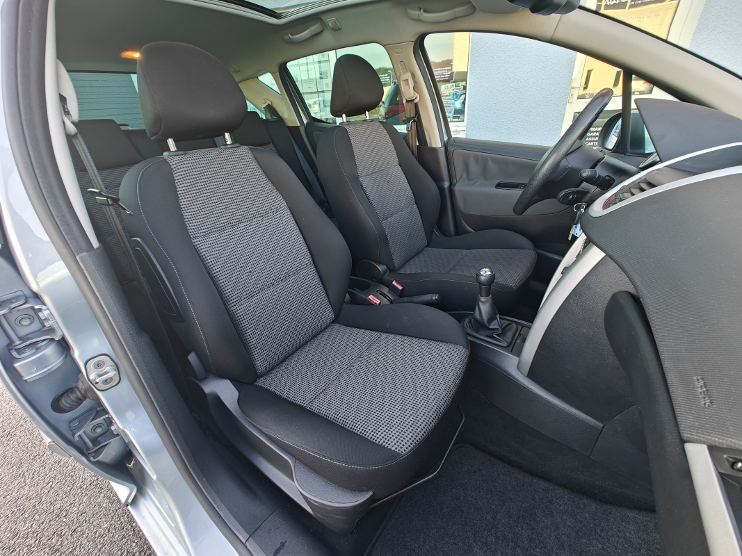 Peugeot 207 — 13