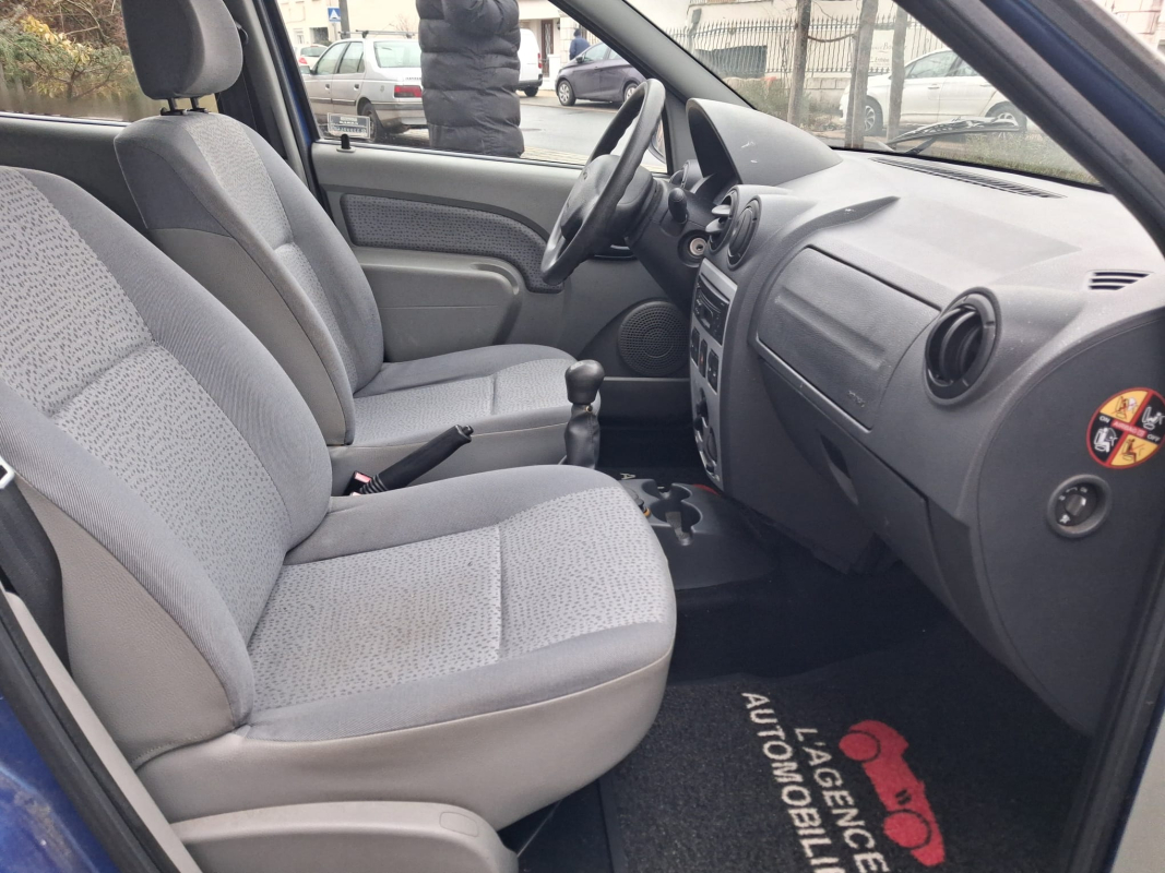 Dacia Logan — 11