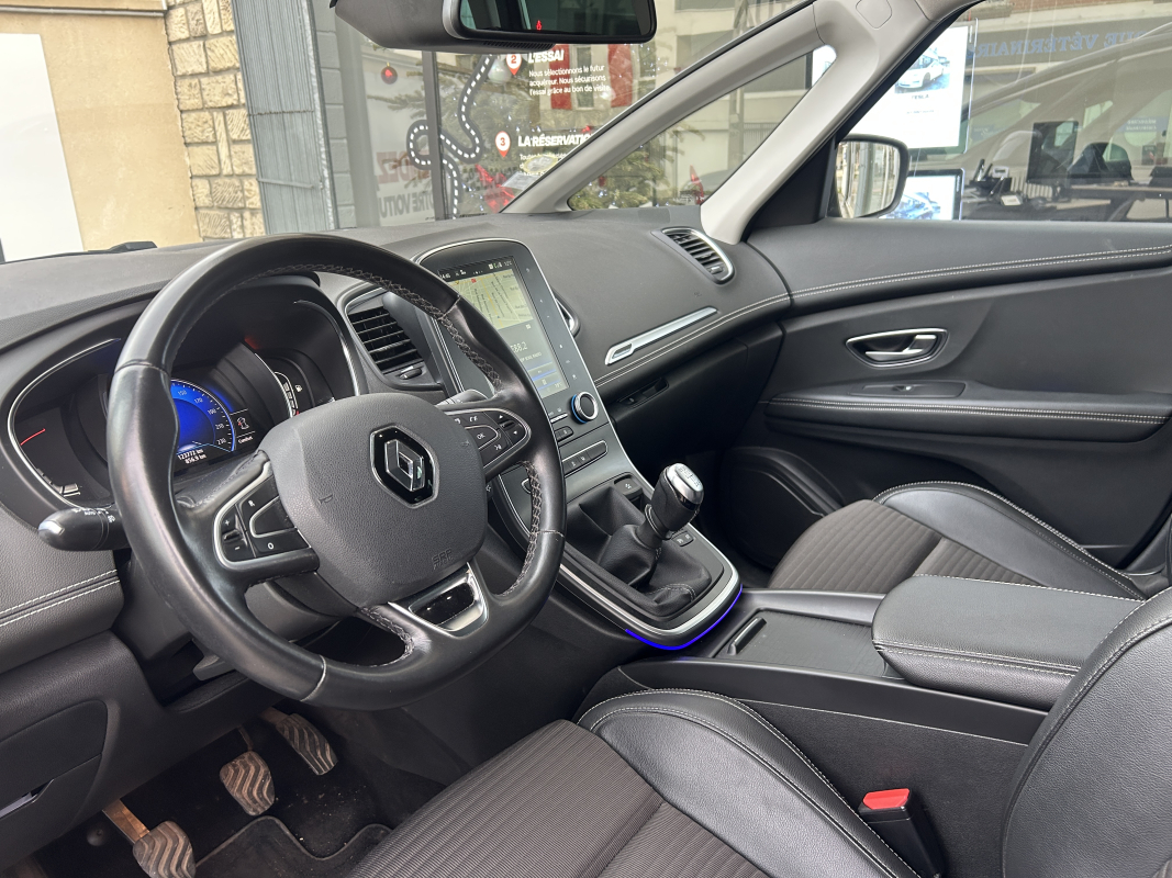 Renault Grand Scenic — 10