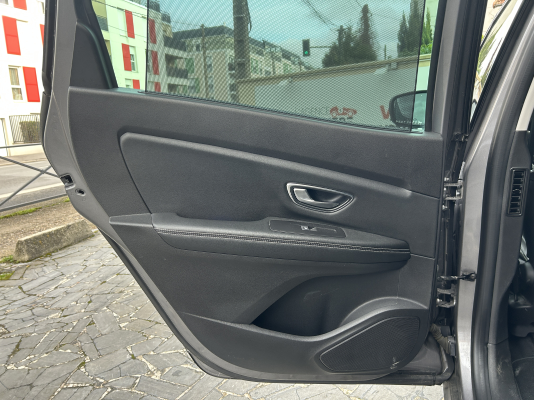 Renault Grand Scenic — 19