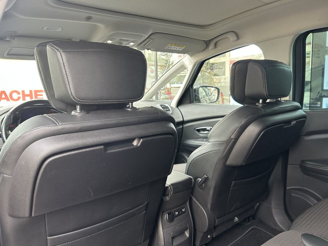 Renault Grand Scenic — 17