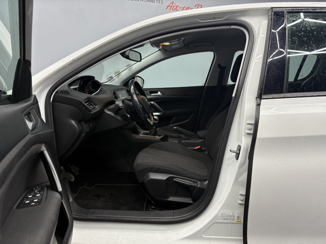 Peugeot 308 — 9
