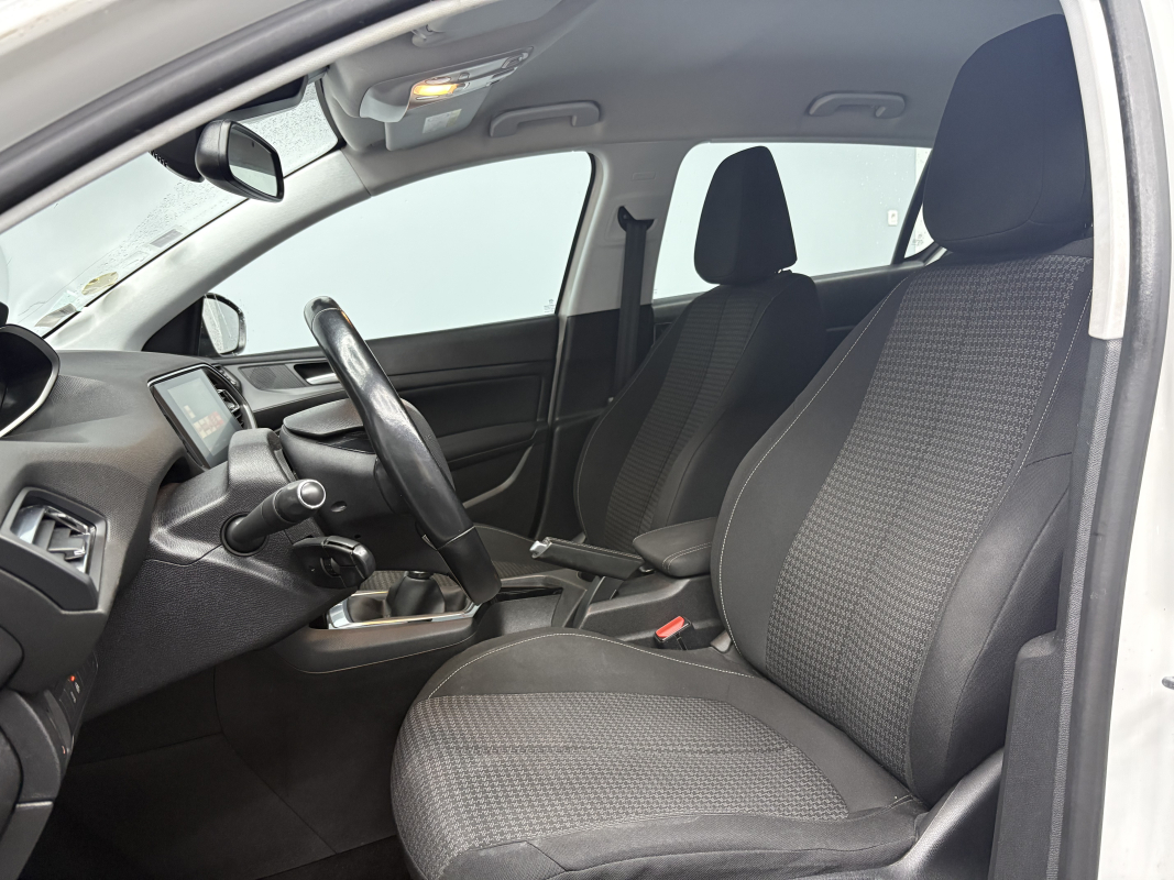 Peugeot 308 — 10