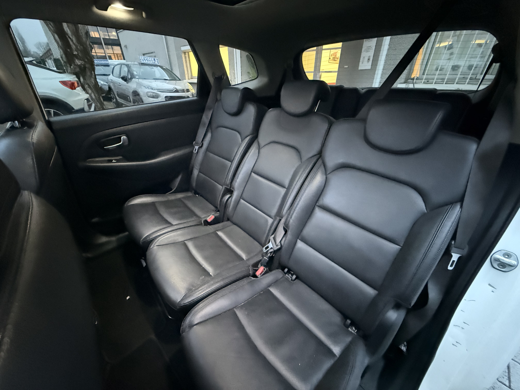 Kia Carens — 14