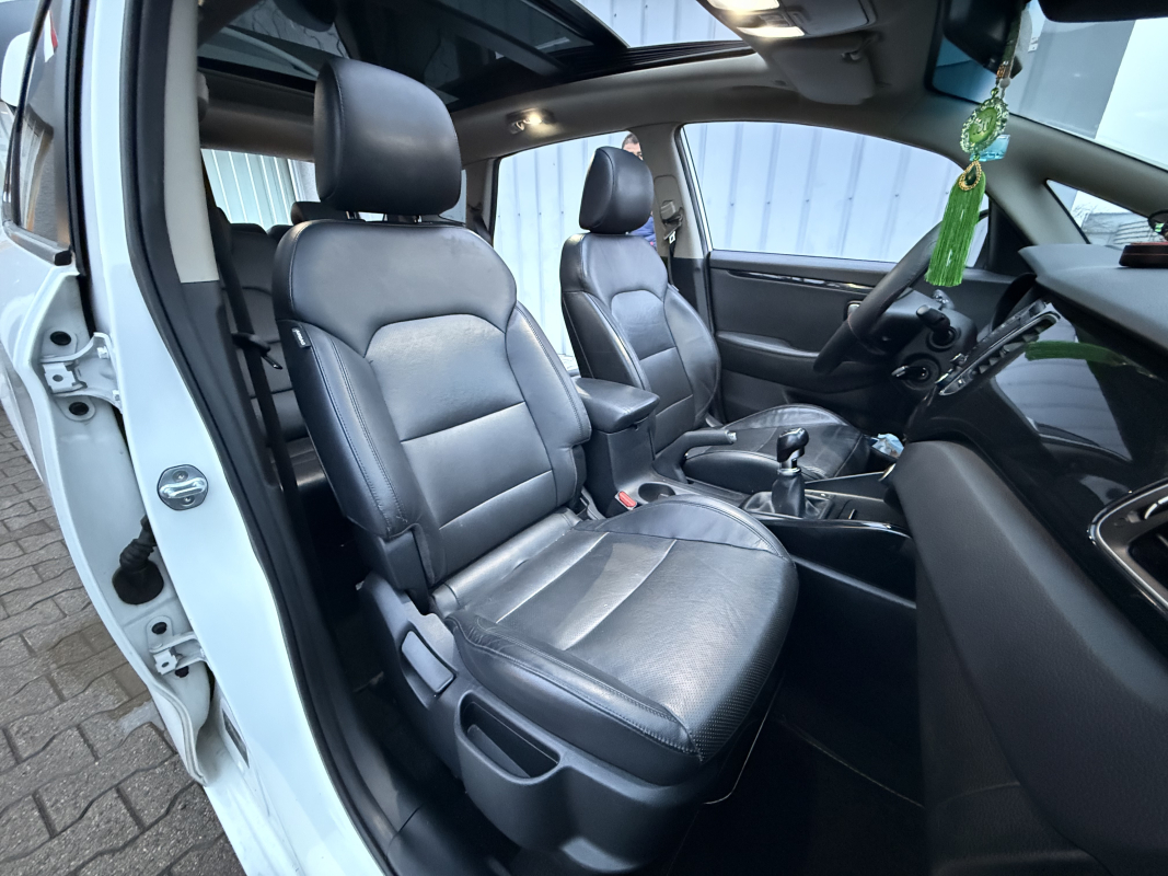 Kia Carens — 11