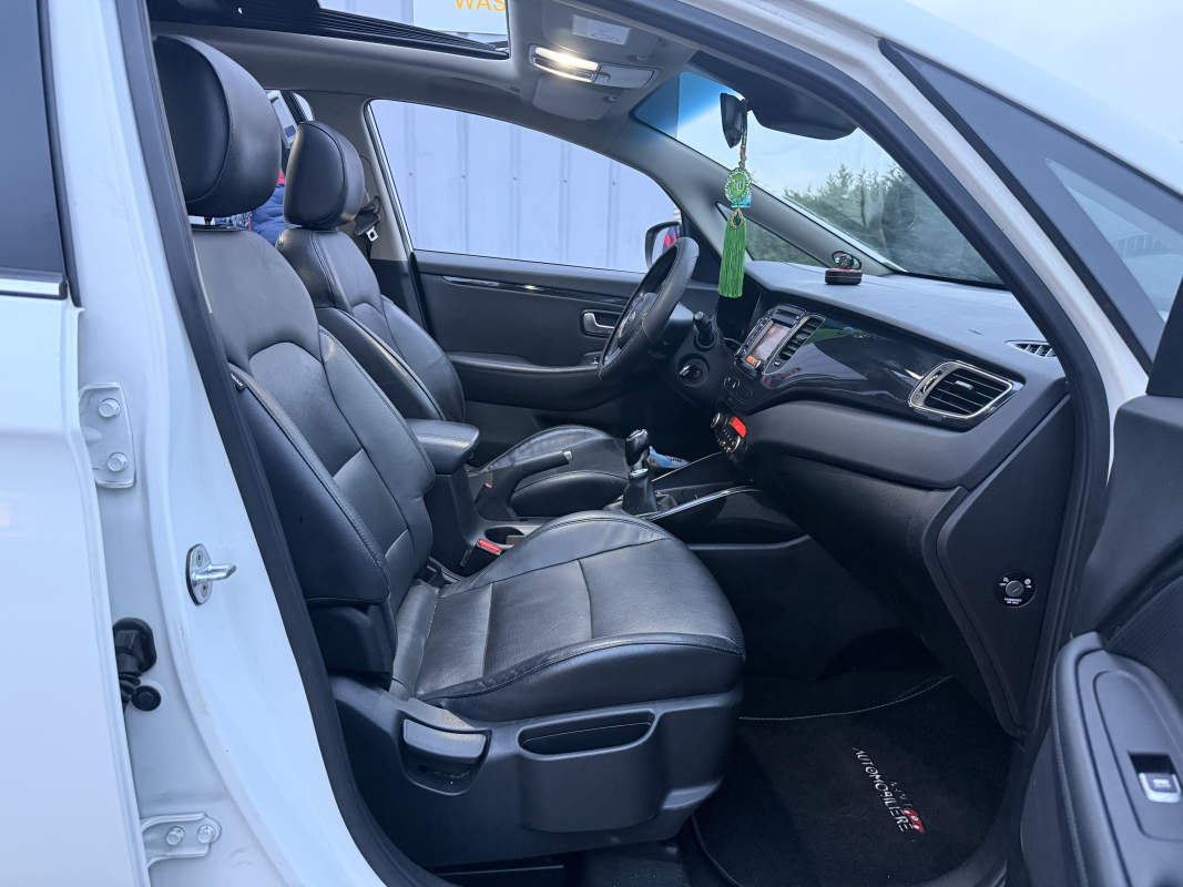 Kia Carens — 9