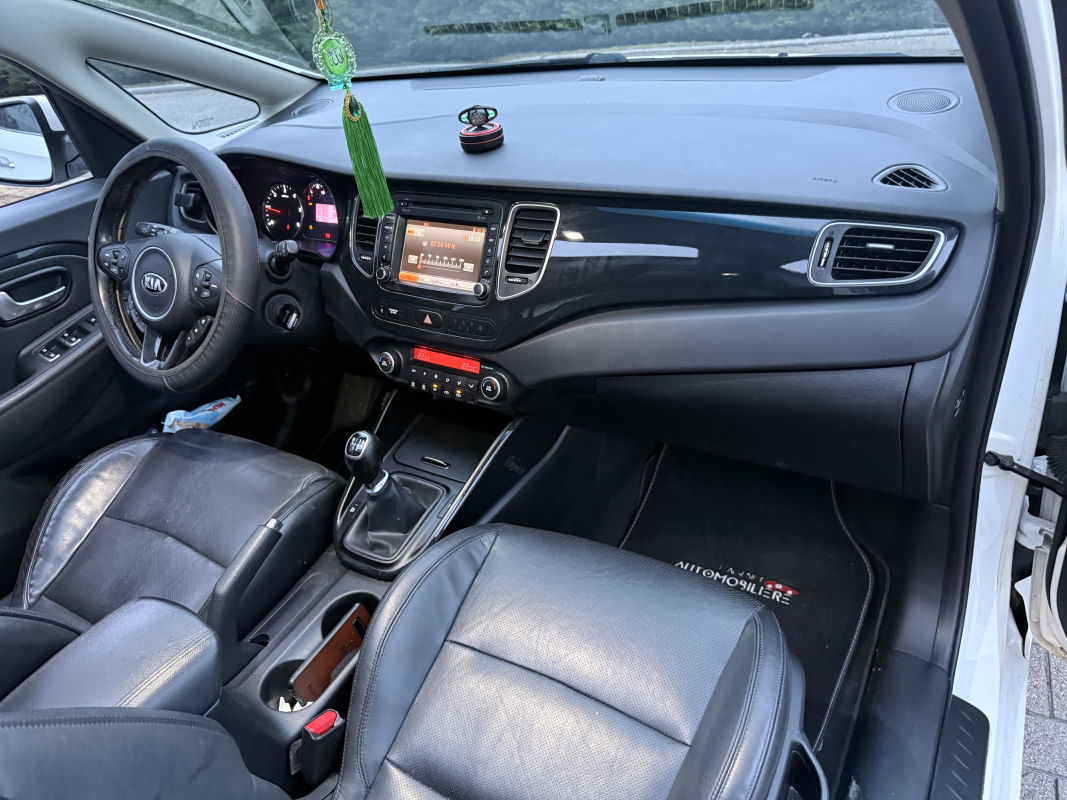 Kia Carens — 10