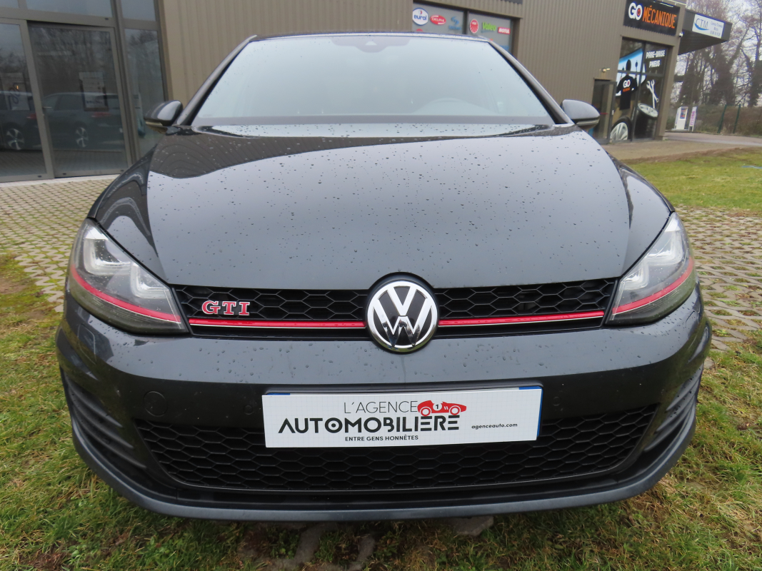 Volkswagen Golf — 2