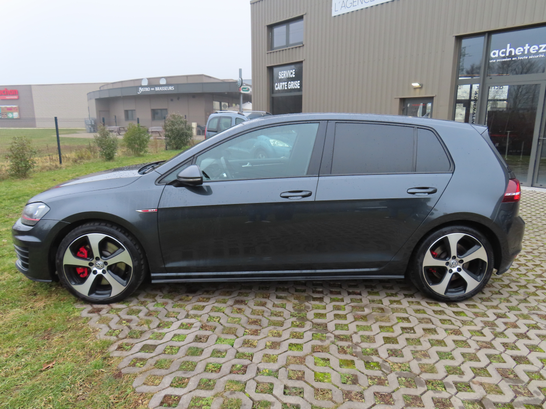 Volkswagen Golf — 8
