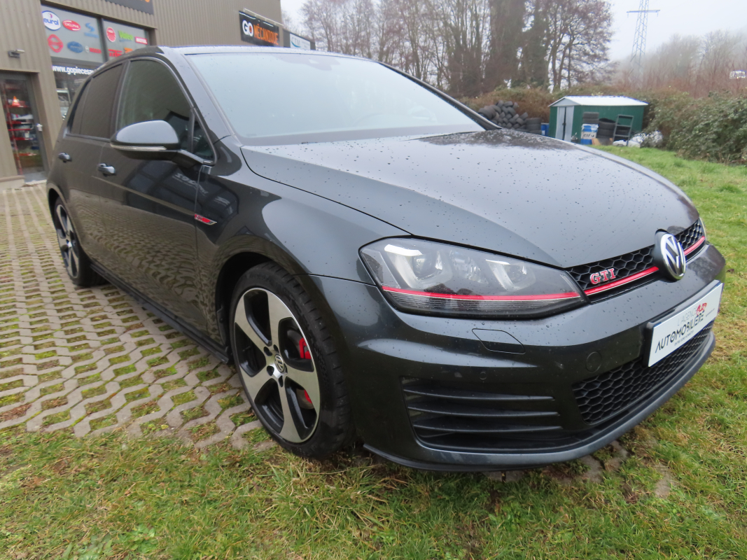 Volkswagen Golf — 3