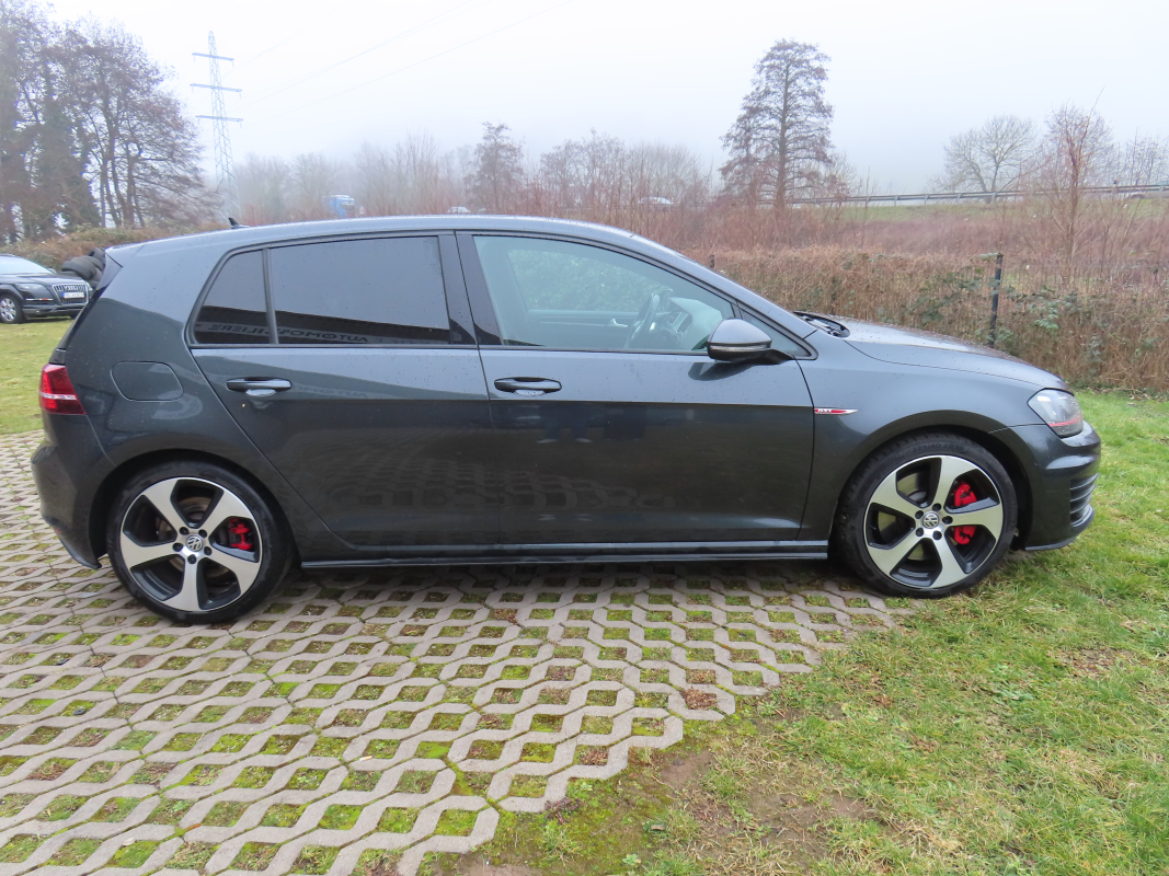 Volkswagen Golf — 7