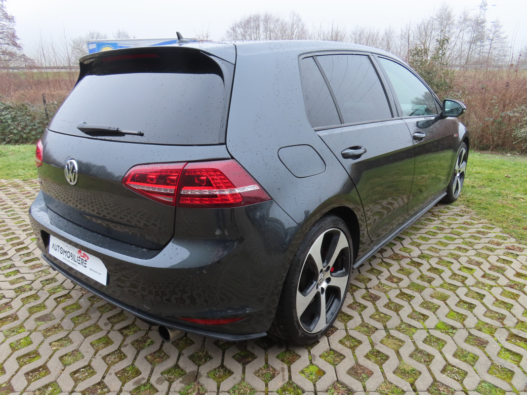 Volkswagen Golf — 4