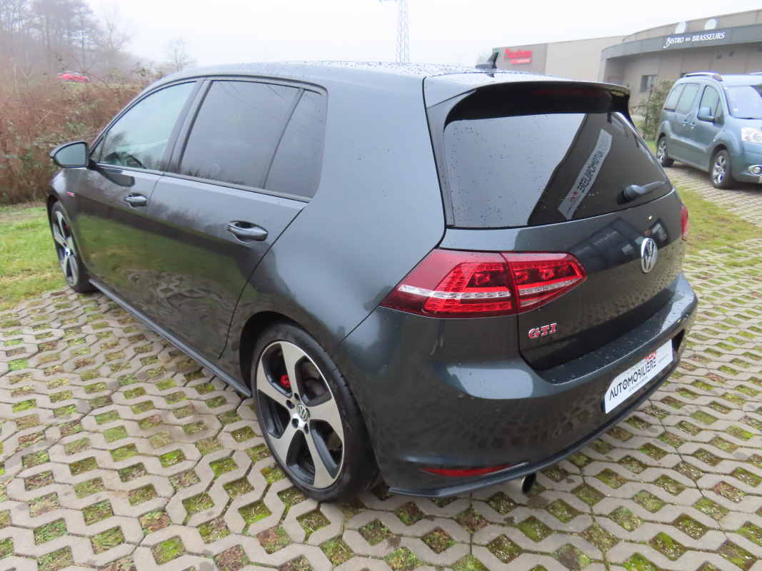 Volkswagen Golf — 6