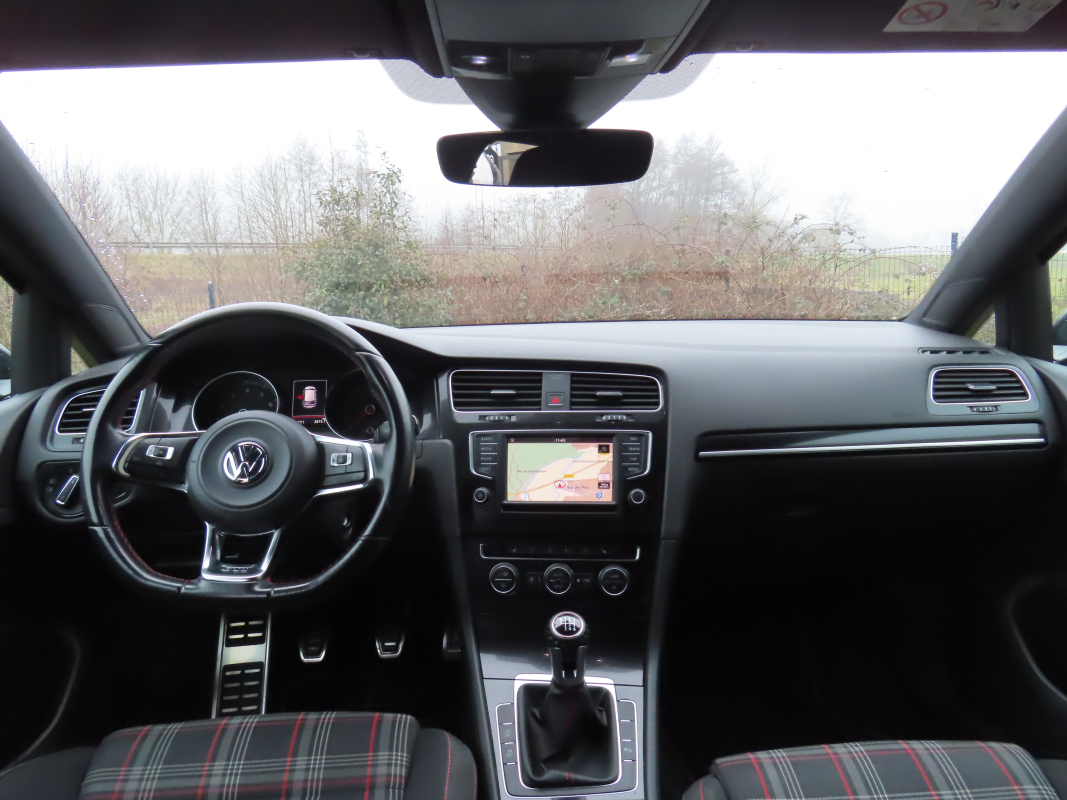 Volkswagen Golf — 10