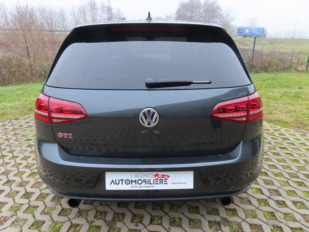 Volkswagen Golf — 5