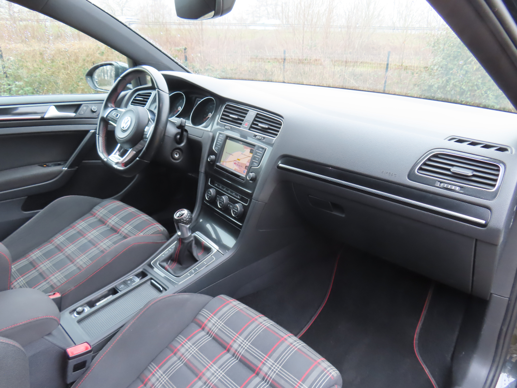 Volkswagen Golf — 12