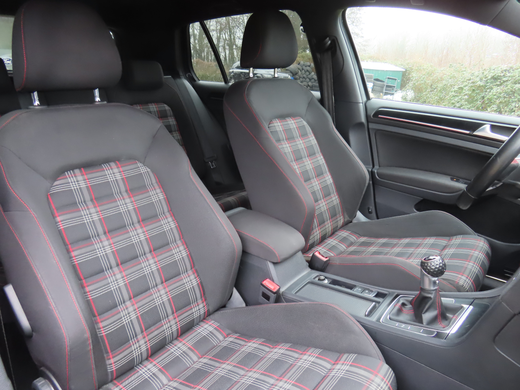 Volkswagen Golf — 13
