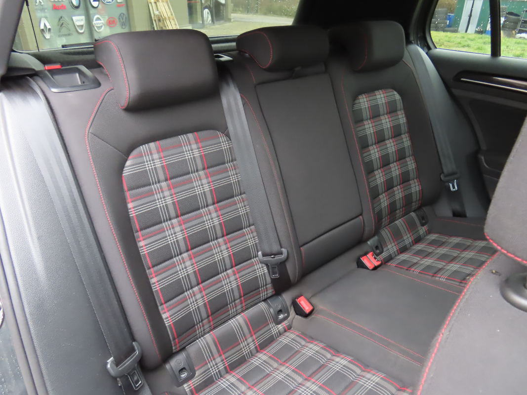 Volkswagen Golf — 14