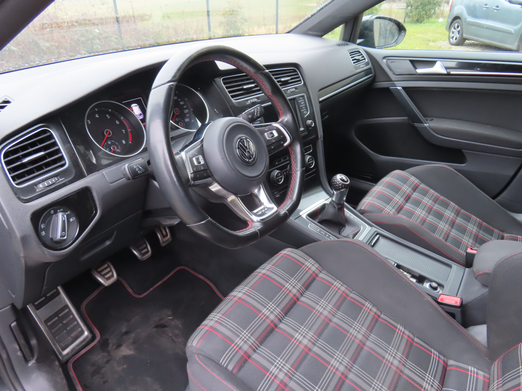 Volkswagen Golf — 9