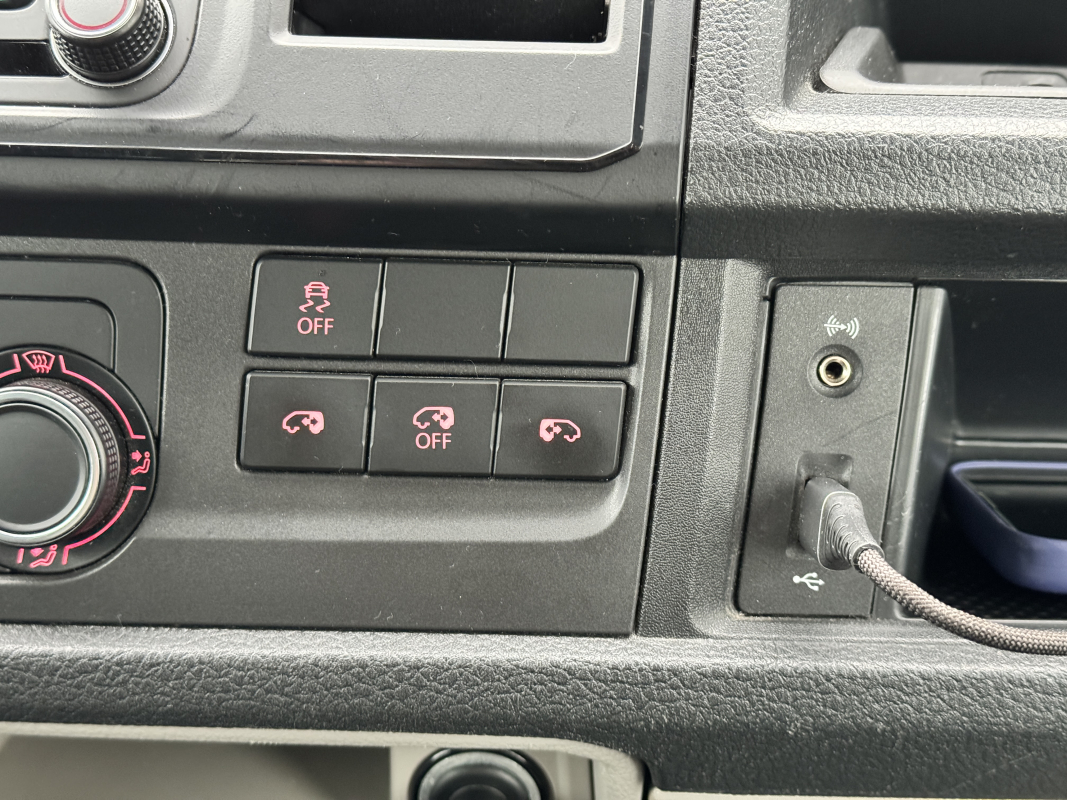 Volkswagen Transporter — 24