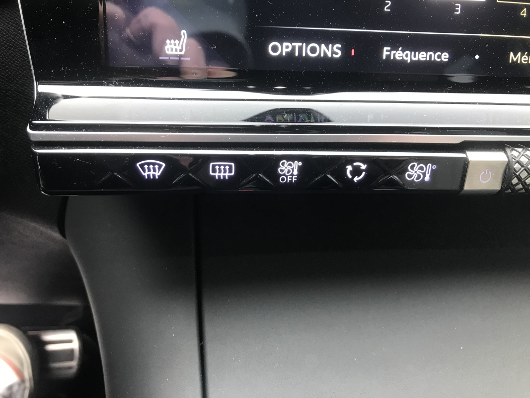 DS DS7 CROSSBACK — 26