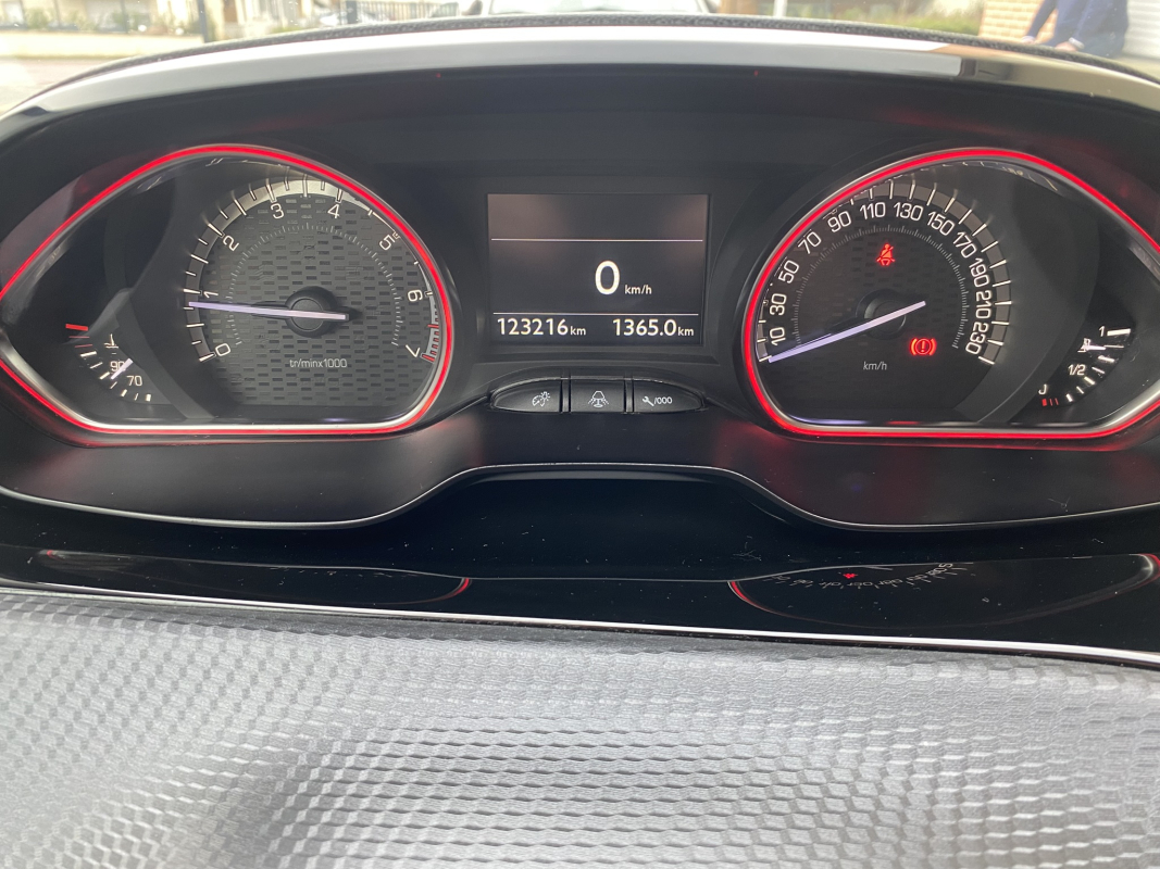 Peugeot 2008 — 28