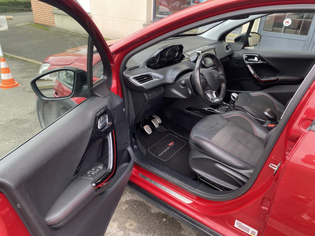 Peugeot 2008 — 14