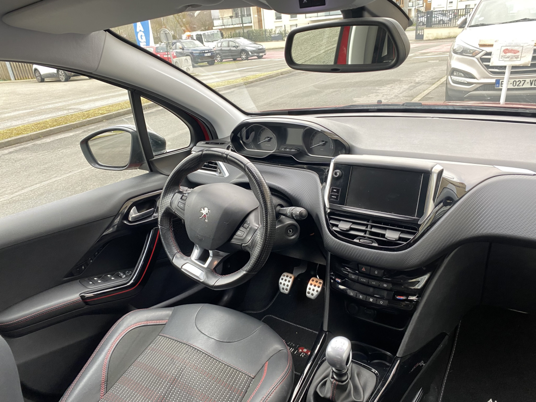 Peugeot 2008 — 32