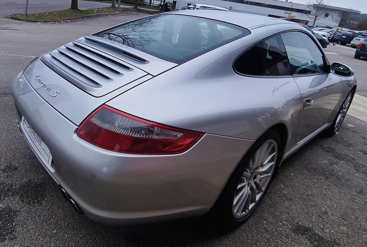 Porsche 911 — 24