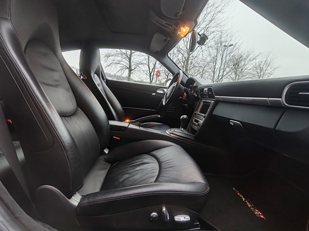 Porsche 911 — 28