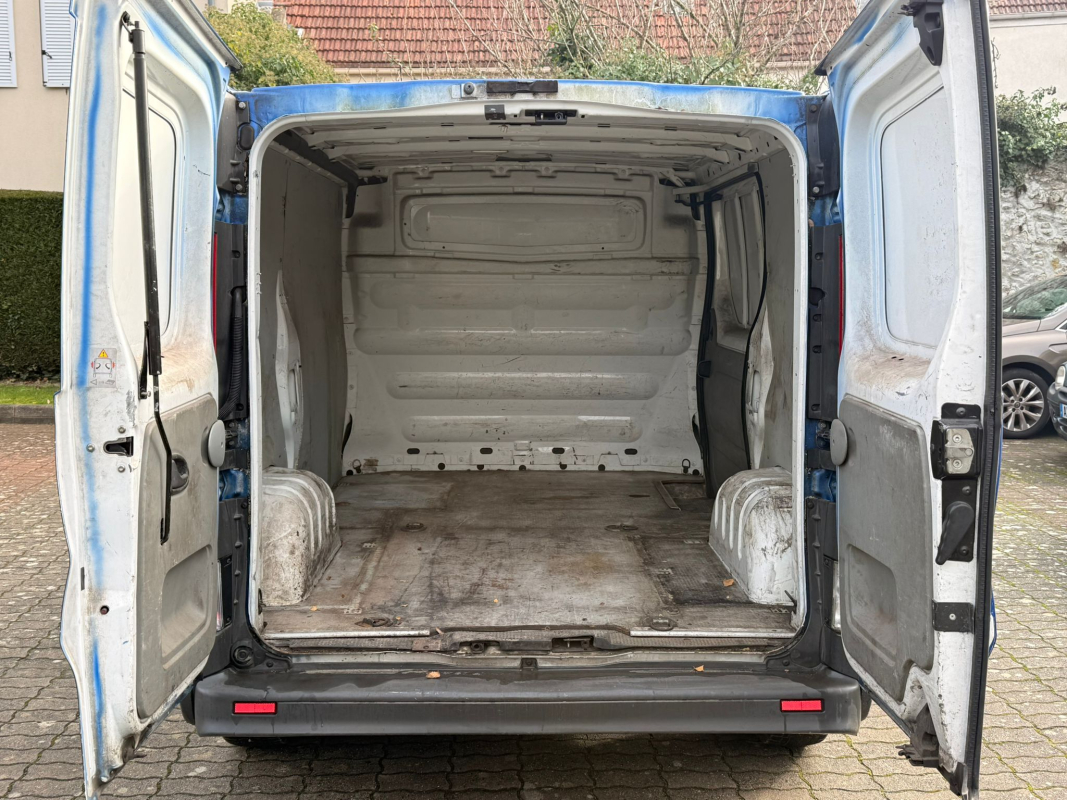Renault Trafic — 13