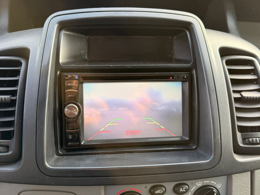 Renault Trafic — 12