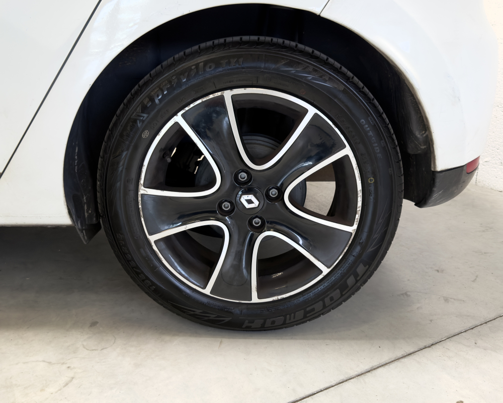 Renault Clio — 24