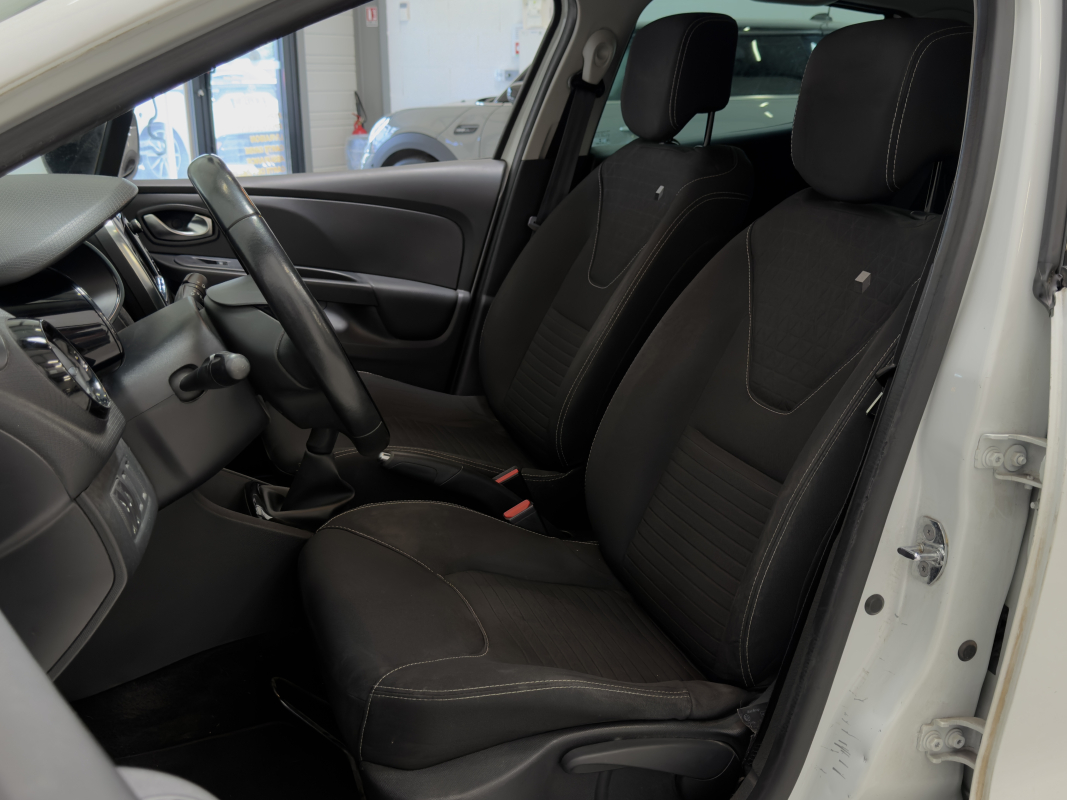 Renault Clio — 12
