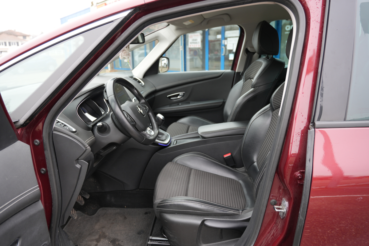 Renault Grand Scenic — 31