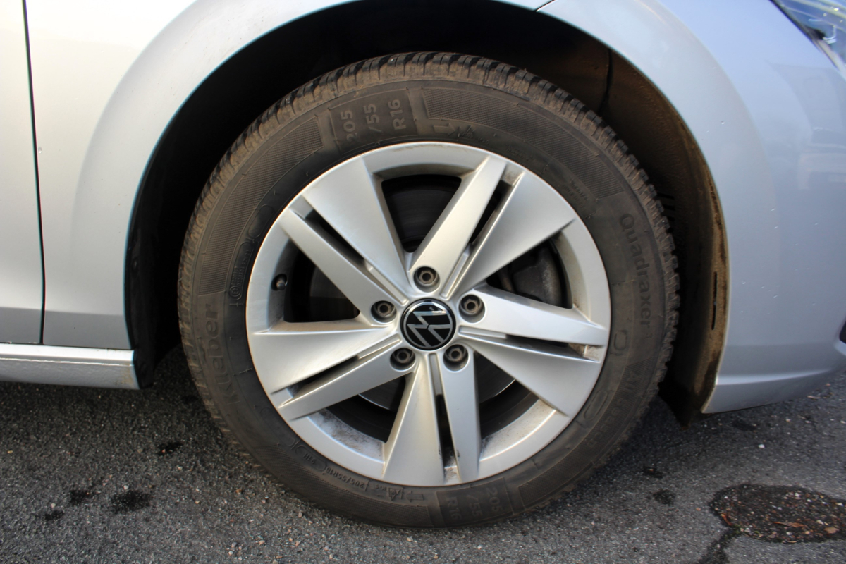 Volkswagen Golf — 8