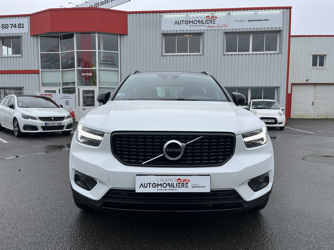 Volvo XC40 — 2
