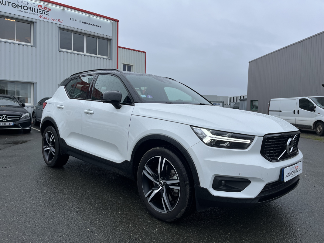 Volvo XC40 — 3