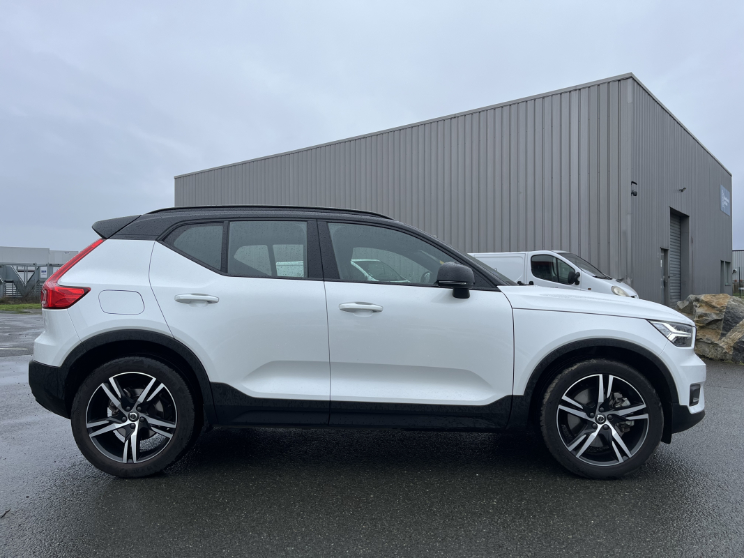 Volvo XC40 — 4