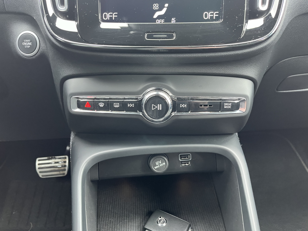 Volvo XC40 — 35