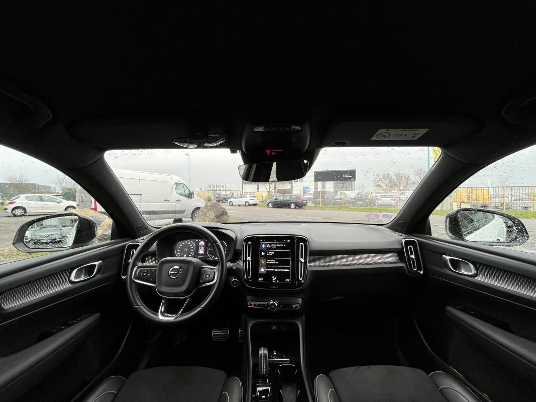 Volvo XC40 — 25