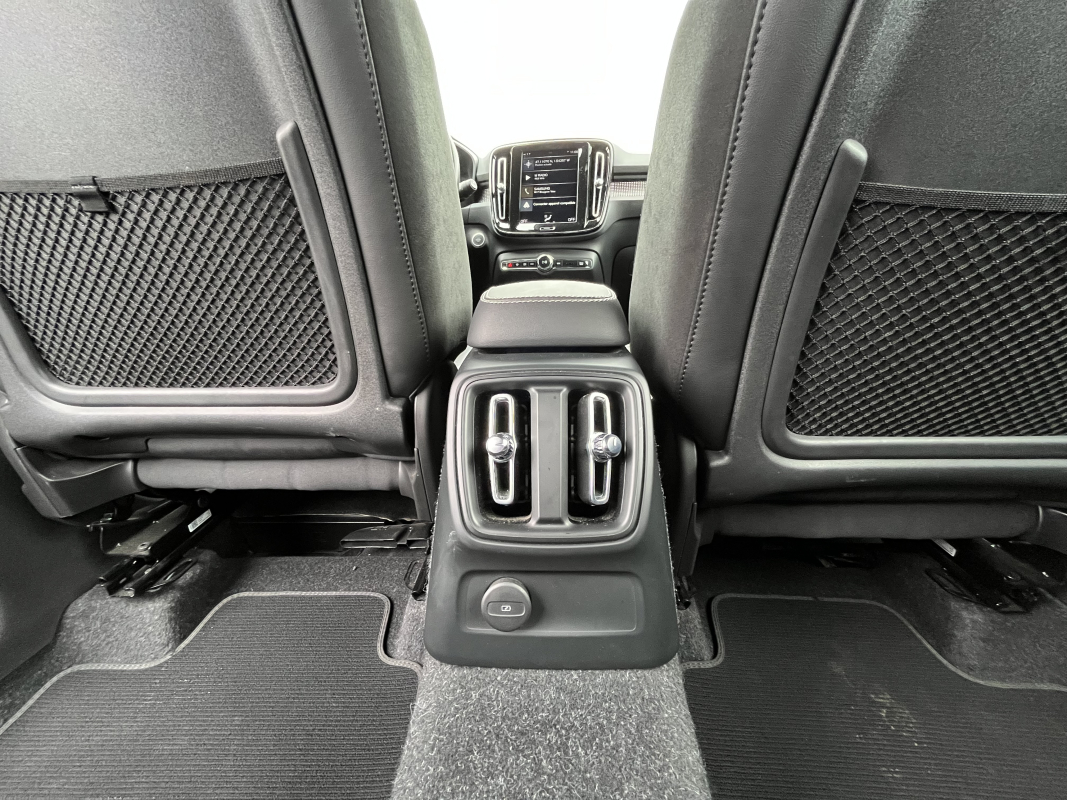 Volvo XC40 — 28